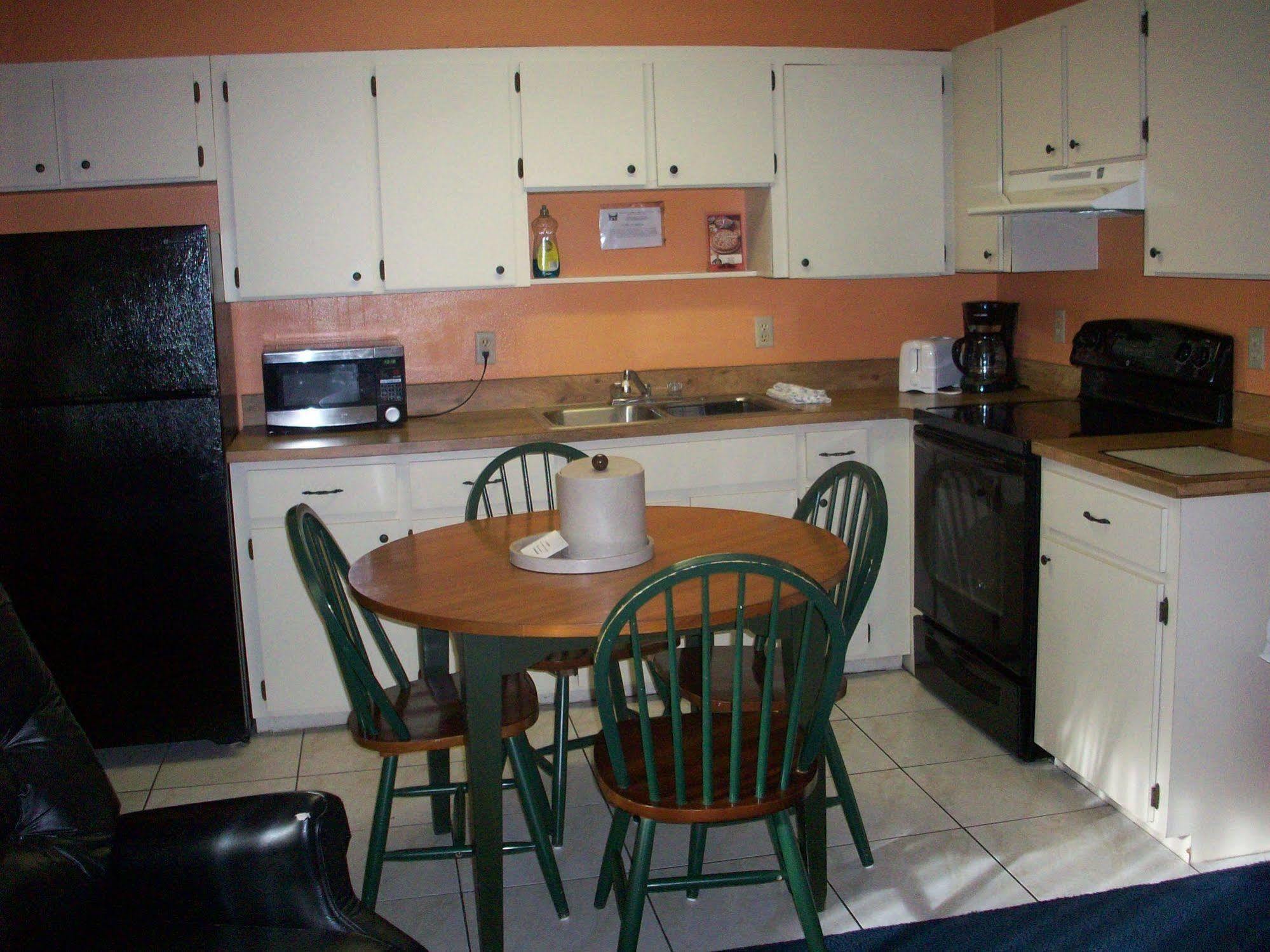 All-Suite Motel Edgewater  Bagian luar foto